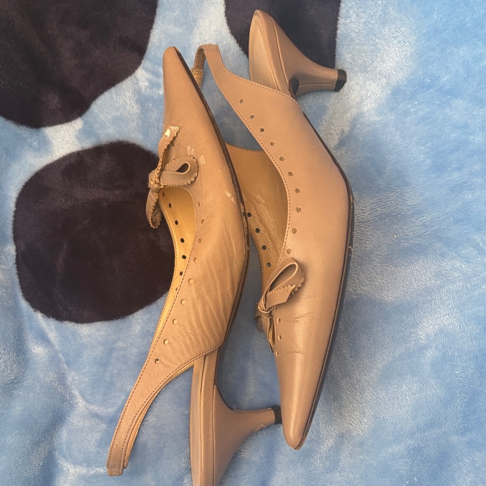 Anne Klein Tan Slingback Heels with Bow - Picture 3 of 4